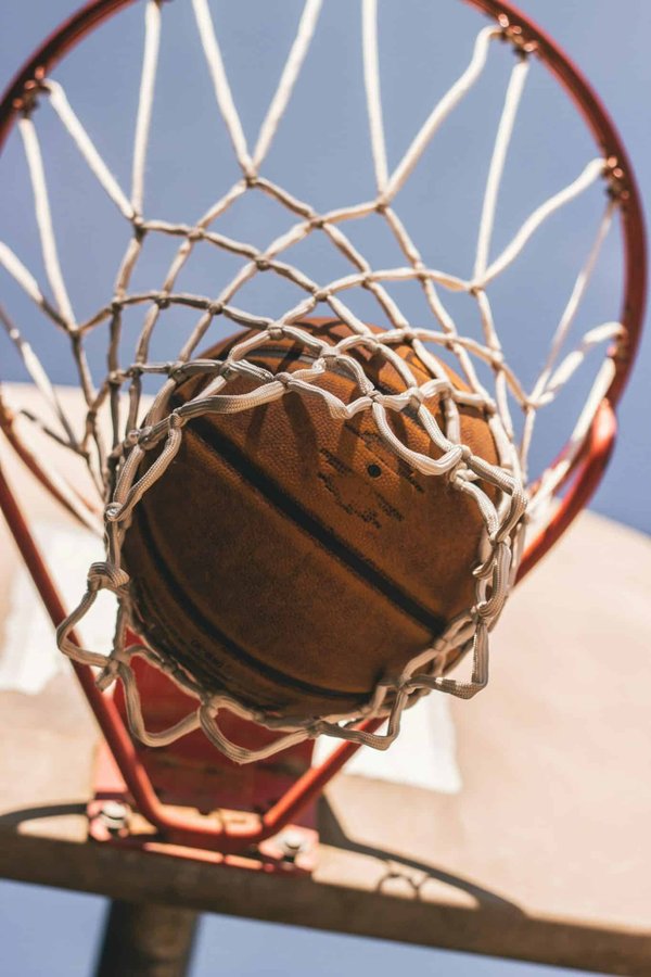 Comment développer votre jeu au poste bas au basketball